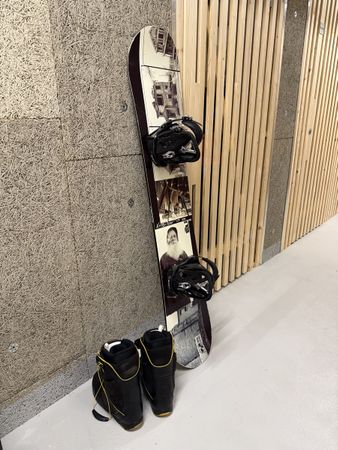 Snowboard Nitro mit Bindung and Schuhe