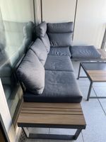 Canapé et table d'extérieur