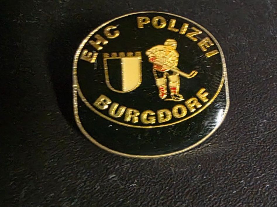 Placchette & Badge: PIN EHC Polizei Burgdorf – Usato da Walterswil BE venduto da Lonitti