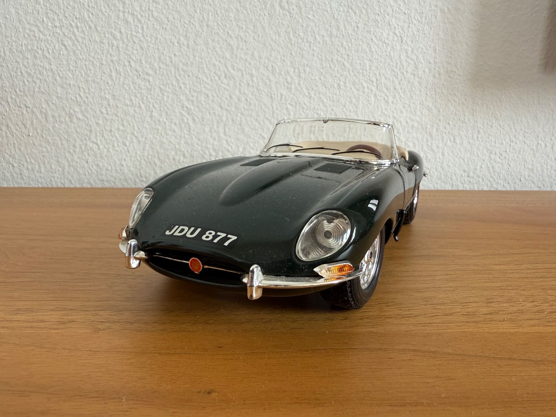 Bburago Modellini d'auto: Jaguar - E Type - 1961 - Bburago 1/18 – Usato da Epesses venduto da genfersee