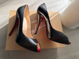 Original Christian Louboutin Peeptoe Pumps in Schwarz