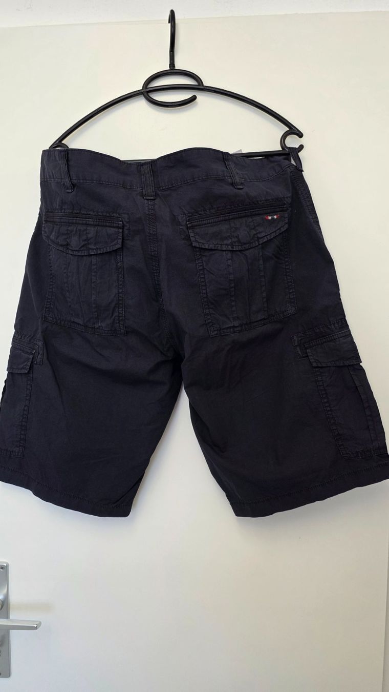 Napapijri Pantaloni: Shorts – Usato da Dübendorf venduto da Jolenia 1