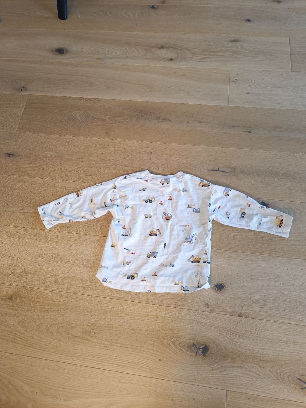 Camicie, T-shirt & Polo: Langarm Tshirt mit Bagger Motiv, Grösse 104 – Usato da Berikon venduto da mezzze 2