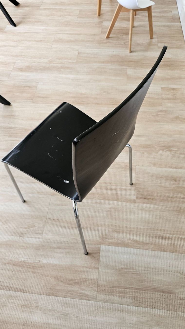 Sedie: Holzstühle stapelbar schwarz – Usato da Zürich venduto da f1sh3r 1