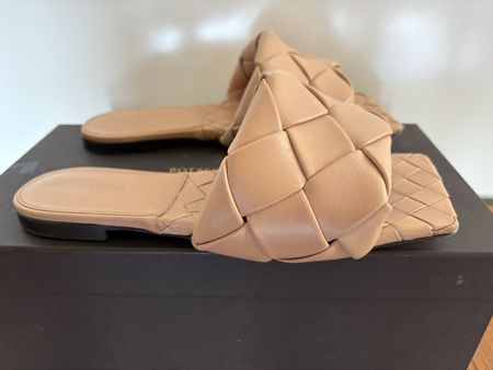 Original Bottega Veneta Sandale Modell Lido  Flat, Gr.39.5