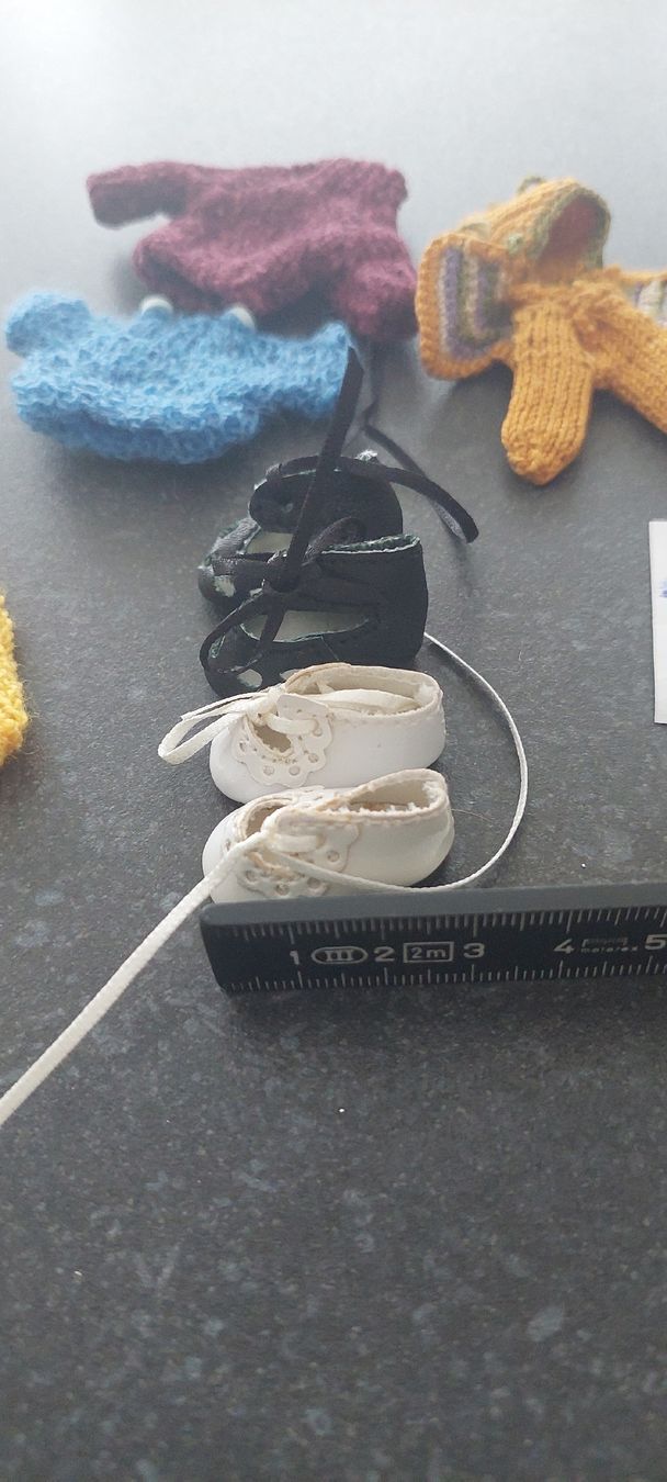 Bambole: Miniatur Puppenkleidchen  – Nuovo (secondo la descrizione) da Muri AG venduto da nindo1 7