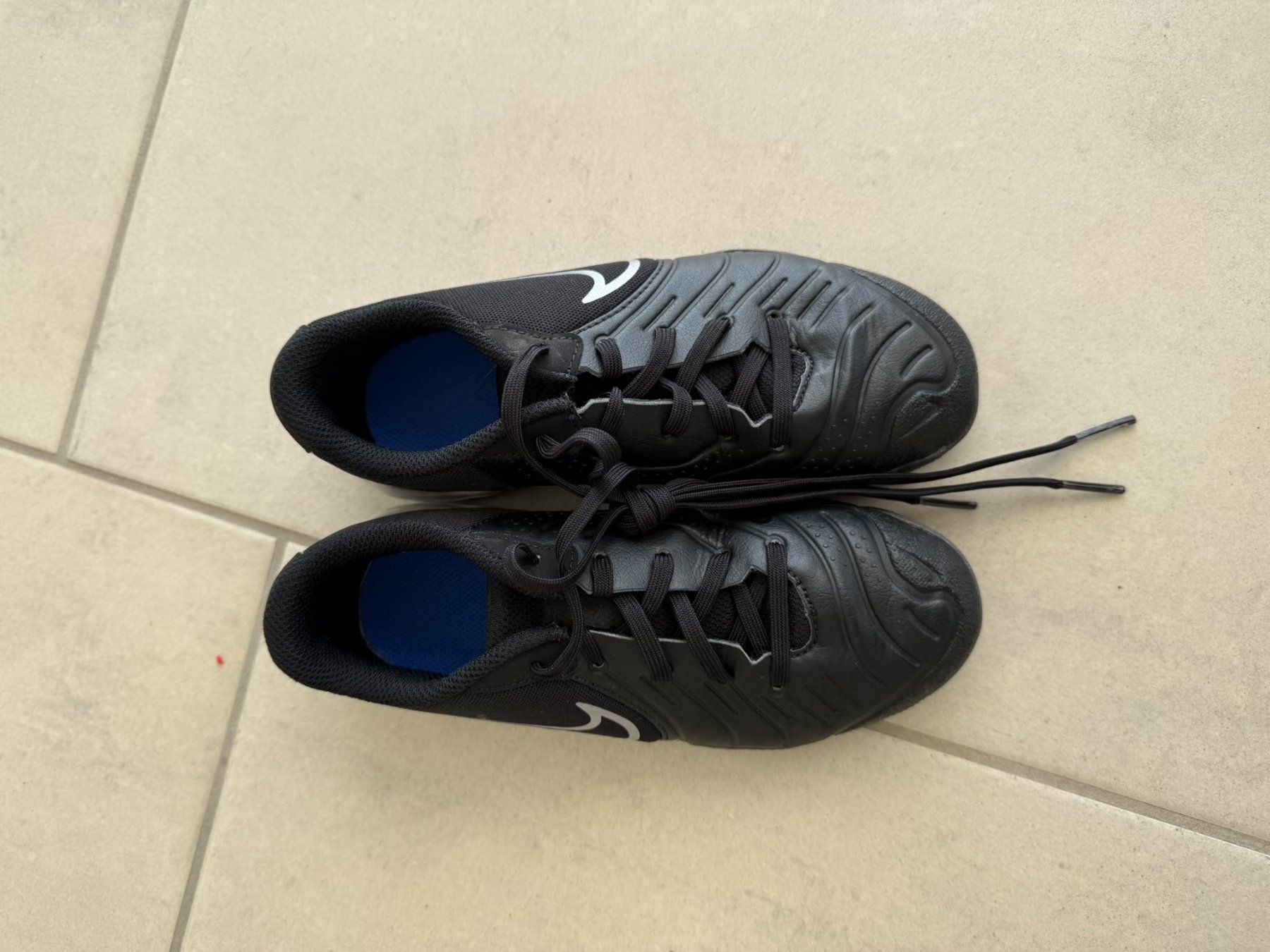 Chaussures garçon: Fussball-Hallenschuhe – D'occasion à Männedorf par Schnaeppchen05