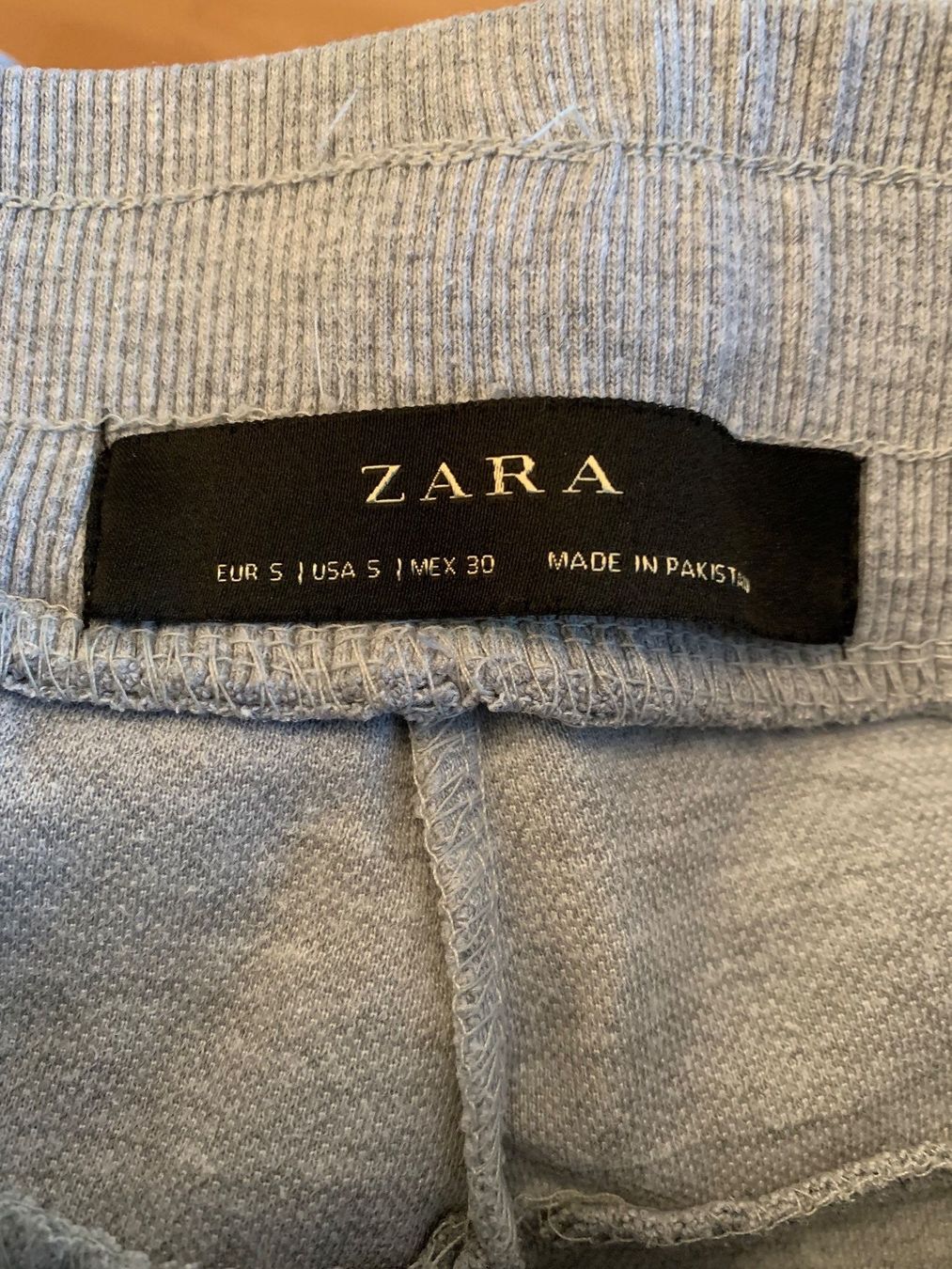 Pantaloni: Pantalon de jogging gris Zara t. S – Usato da MEYRIN venduto da Gwendo10 2
