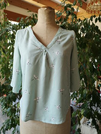 Haut rayé et léger, 100% viscose