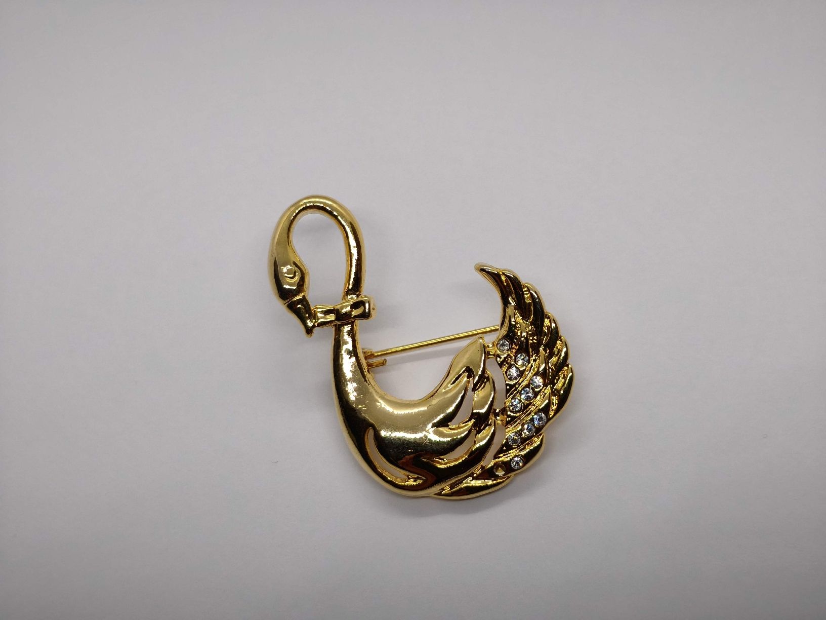 Broschen & Nadeln: Brosche Schwan goldfarben mit Steinen Grösse ca 5.5cm – Gebraucht aus St. Gallen von GIULESGG 2