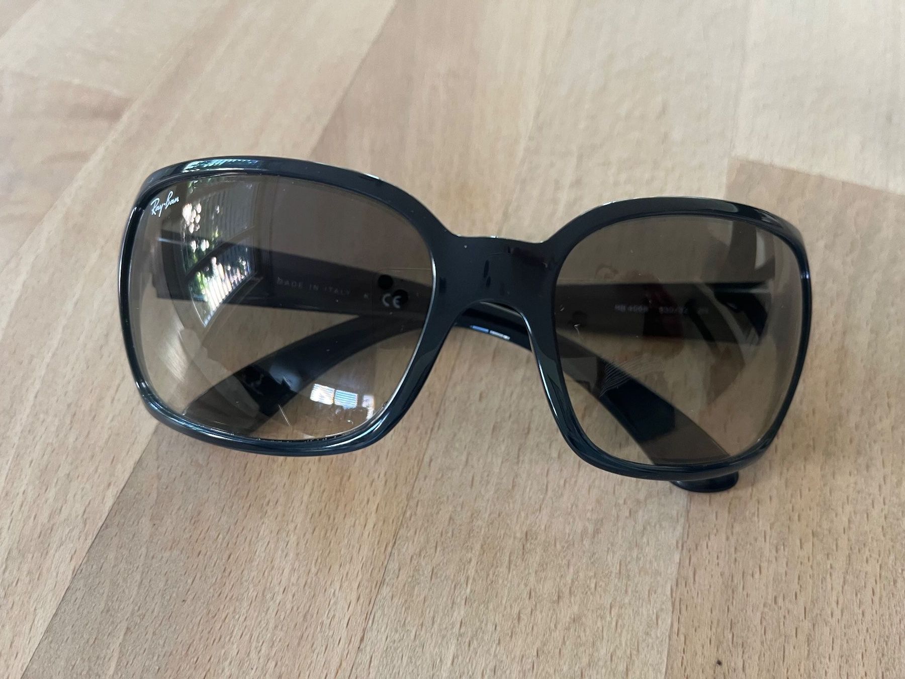 Ray-Ban Lunettes & Verres: Sonnenbrille Ray-Ban mit Etui schwarz – D'occasion à Wetzikon ZH par jusc710 1