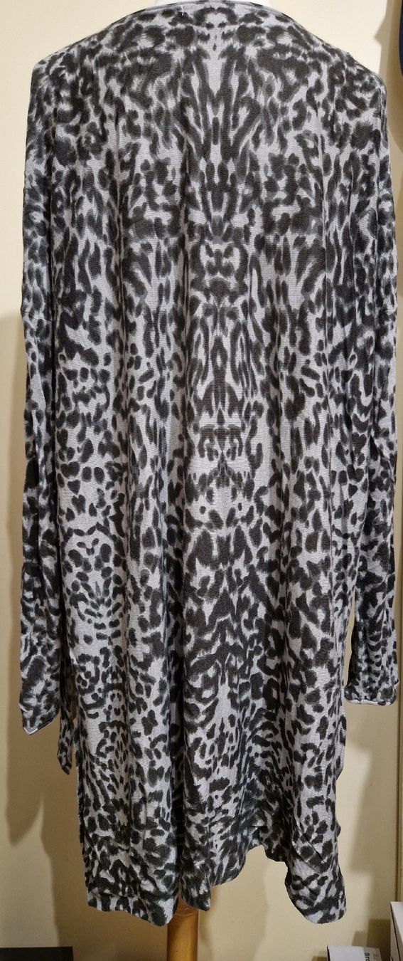 H&M Pullover & Sweatshirts: Grauer H&M Pullover mit Leomuster, Grösse L – Gebraucht aus Oberengstringen von Sheera7 4