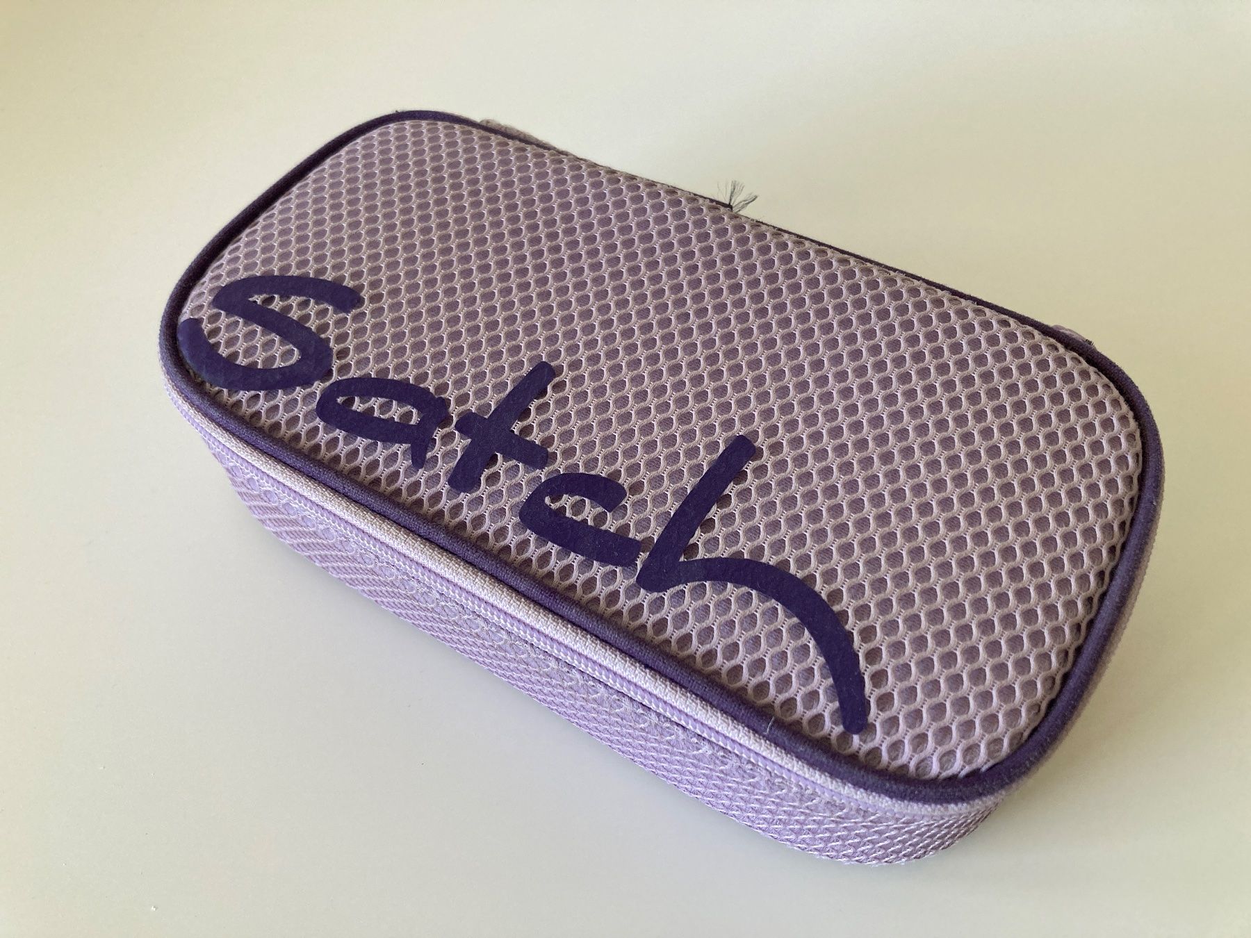 Satch Astucci : Satch Etui Schlamperbox in Lila, Top Zustand – Usato da Zürich venduto da ms2l