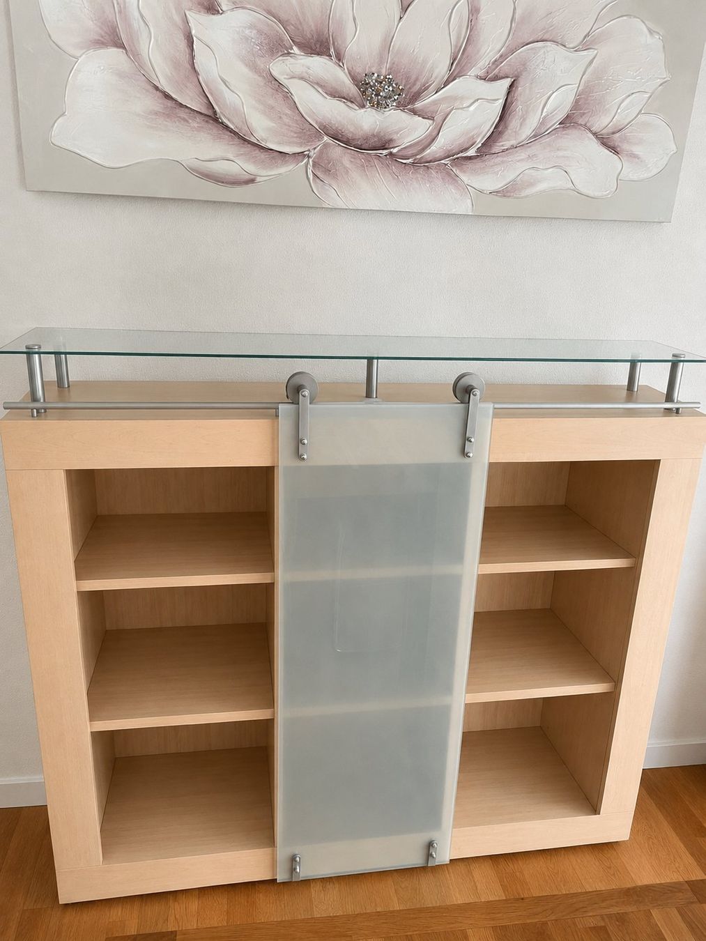 Cassettiere: Modernes Sideboard mit Glasaufsatz – Usato da Frauenfeld venduto da MeElEm