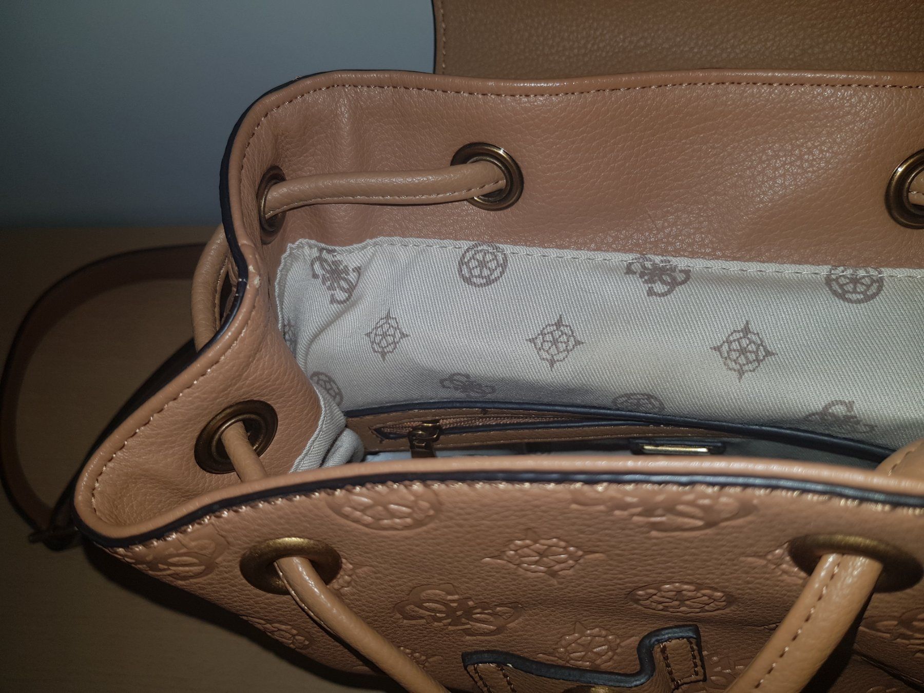 Guess Rucksäcke: Guess Rucksack – Gebraucht aus Basel von Birs868 5
