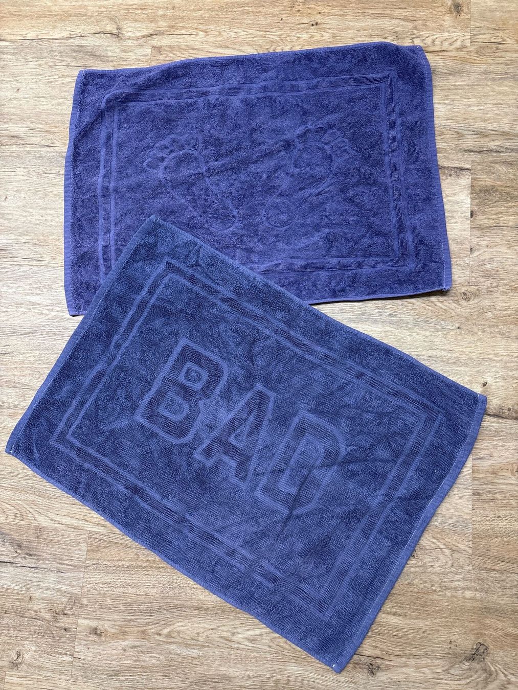 Teppiche: 2 Badeteppiche, blau, 50 x 70 cm, 100 % Baumwolle – Gebraucht aus Wetzikon ZH von CZ.