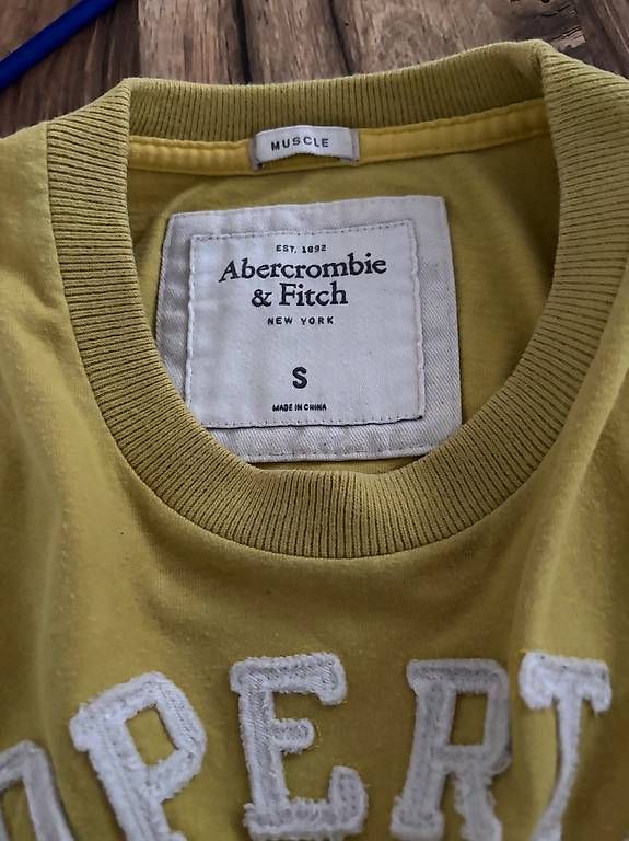 T-Shirts: Abercrombie & Fitch Tshirts  – Gebraucht aus Oberdiessbach von shan26 3