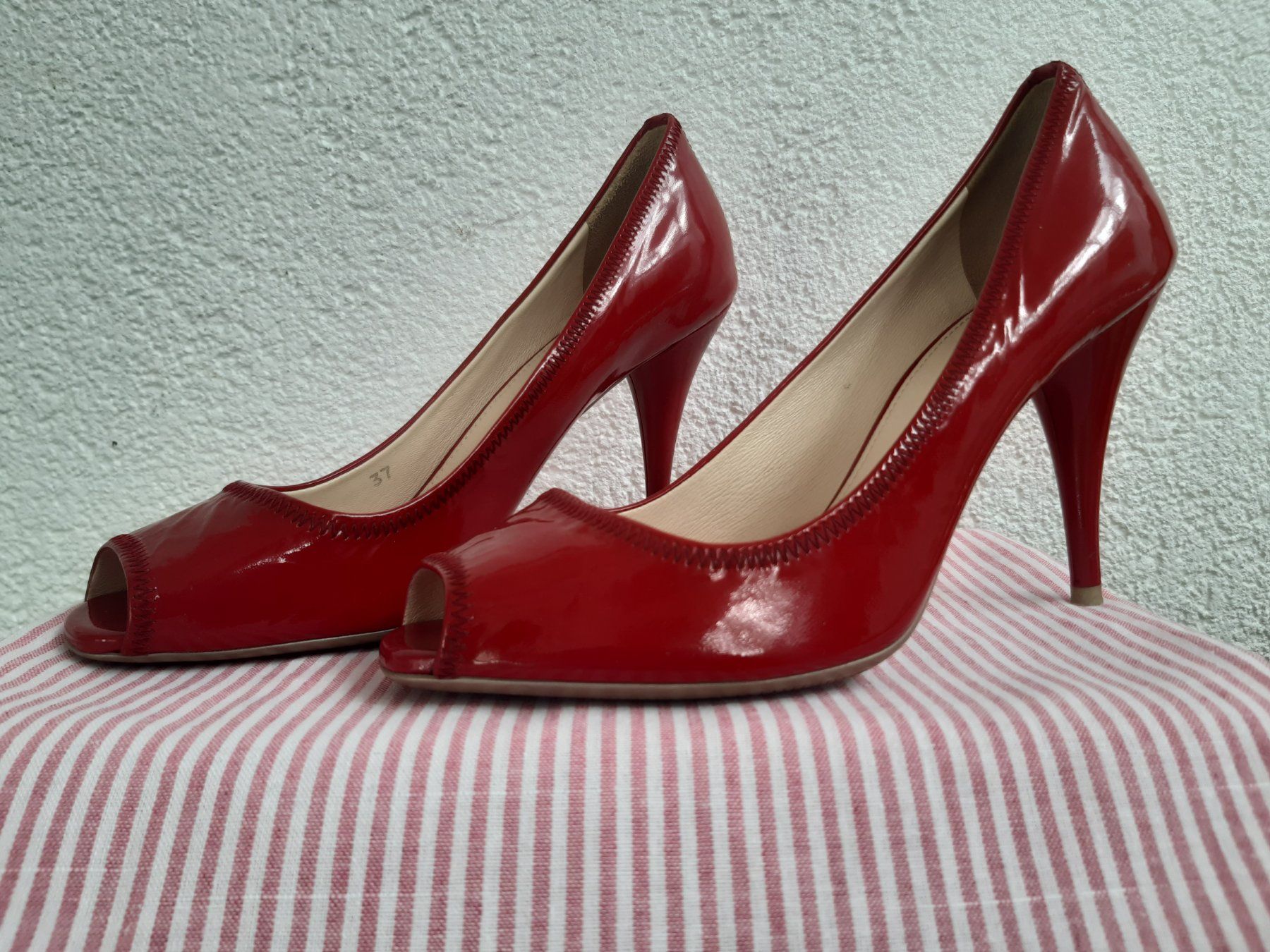 Prada Scarpe da donna: PRADA - Escarpins Rouge Vernis - 37 - Comme neuf – Nuovo (secondo la descrizione) da Meinier venduto da Gattuso22 7