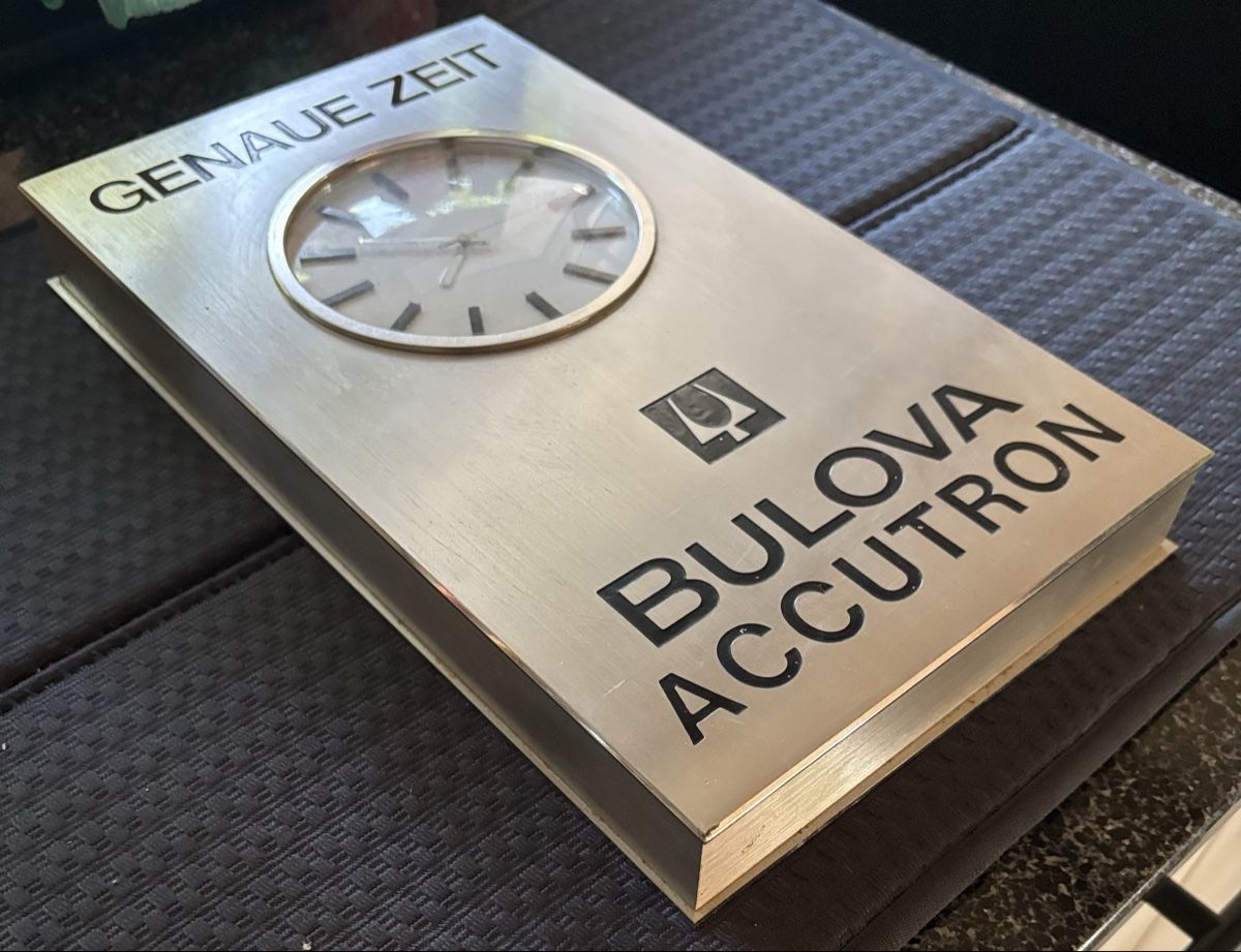 Bulova Montres: Bulova Accutron Genaue Zeit – Défectueux à Rüti b. Büren par CenicAG 8