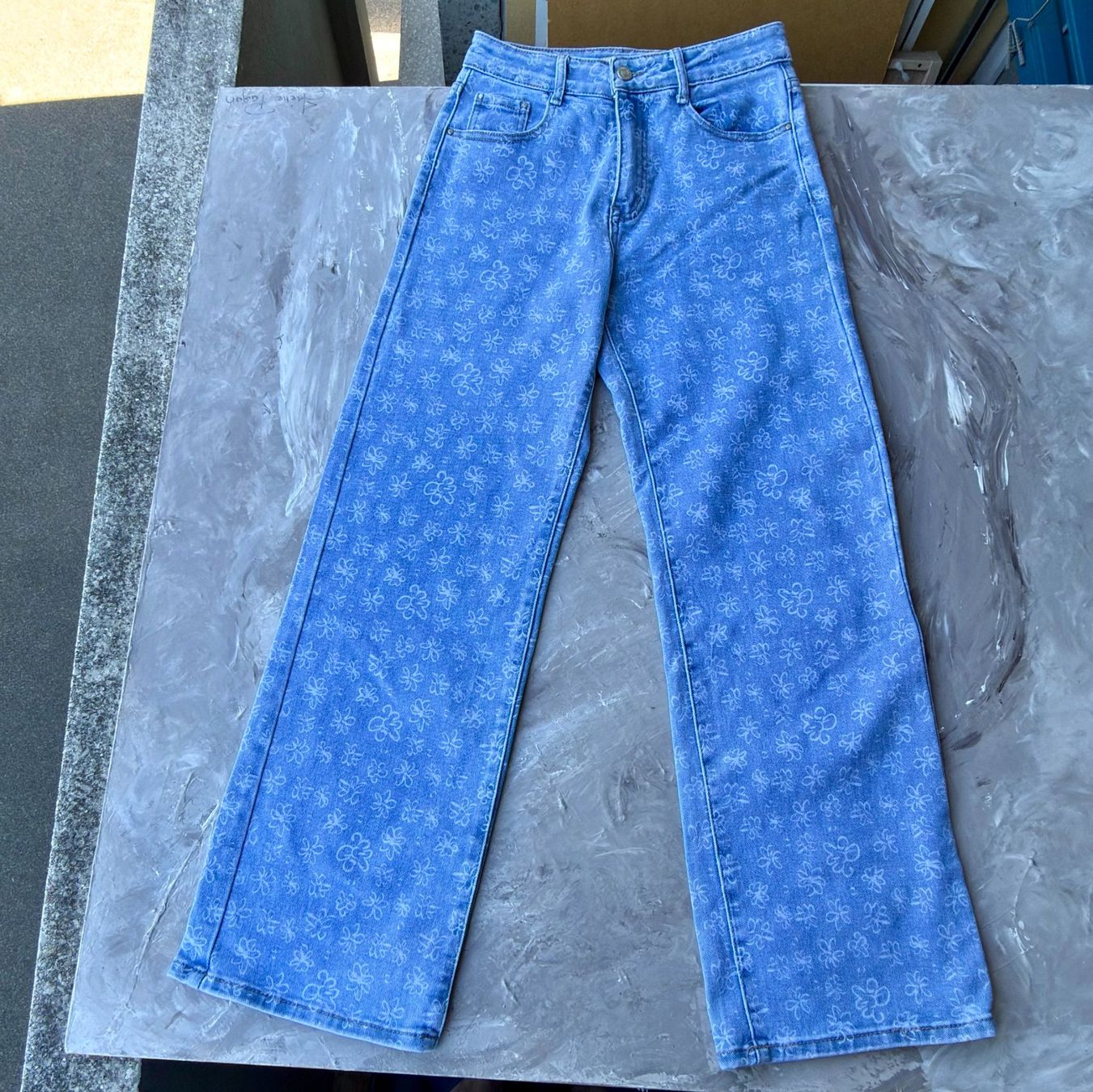 Jeans: Jean Large Imprimé Fleurs – D'occasion à Thônex par Suisse.Shopping 2