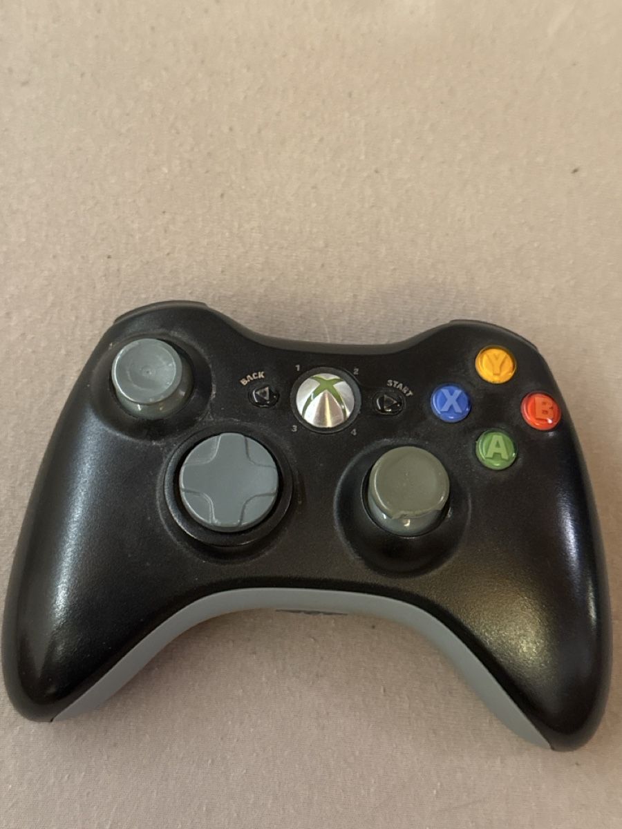 Manettes: XBOX 360 manette  – D'occasion à Reconvilier par cat_7vnz