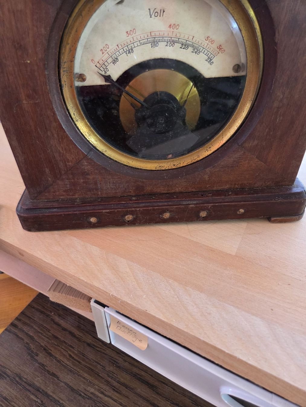 Mesurer: Antikes Voltmeter – D'occasion à Rickenbach Sulz par Kodachrom 6