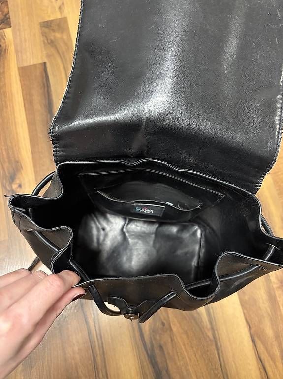 Rucksäcke: Rucksack klein Kunstleder schwarz – Gebraucht aus St. Gallen von mustang96 3