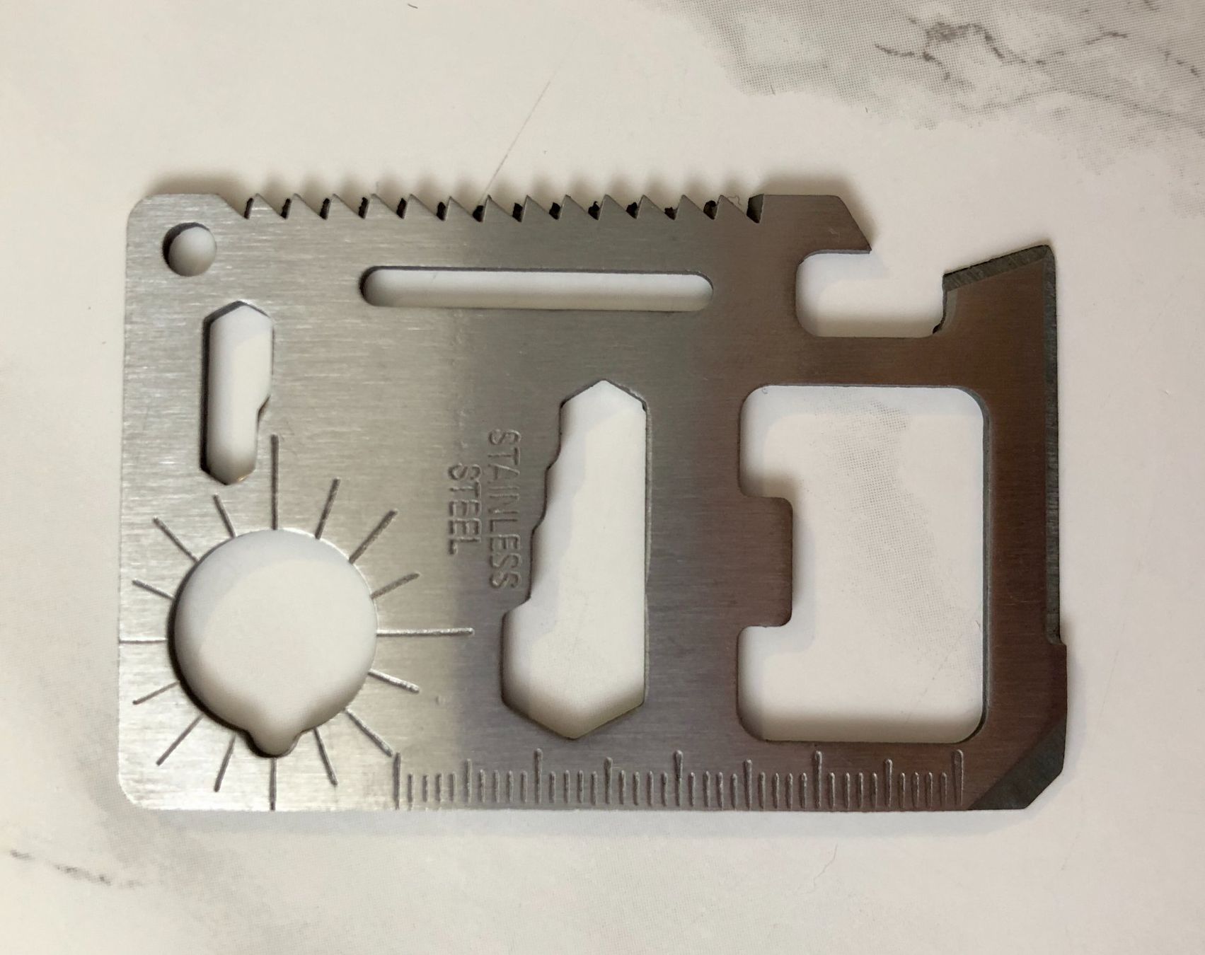Portachiavi: Camping Multitool Survival mit Messer, Flaschenöffner und Co – Nuovo e nell'imballaggio originale da Berg am Irchel venduto da Zweiti_Chance
