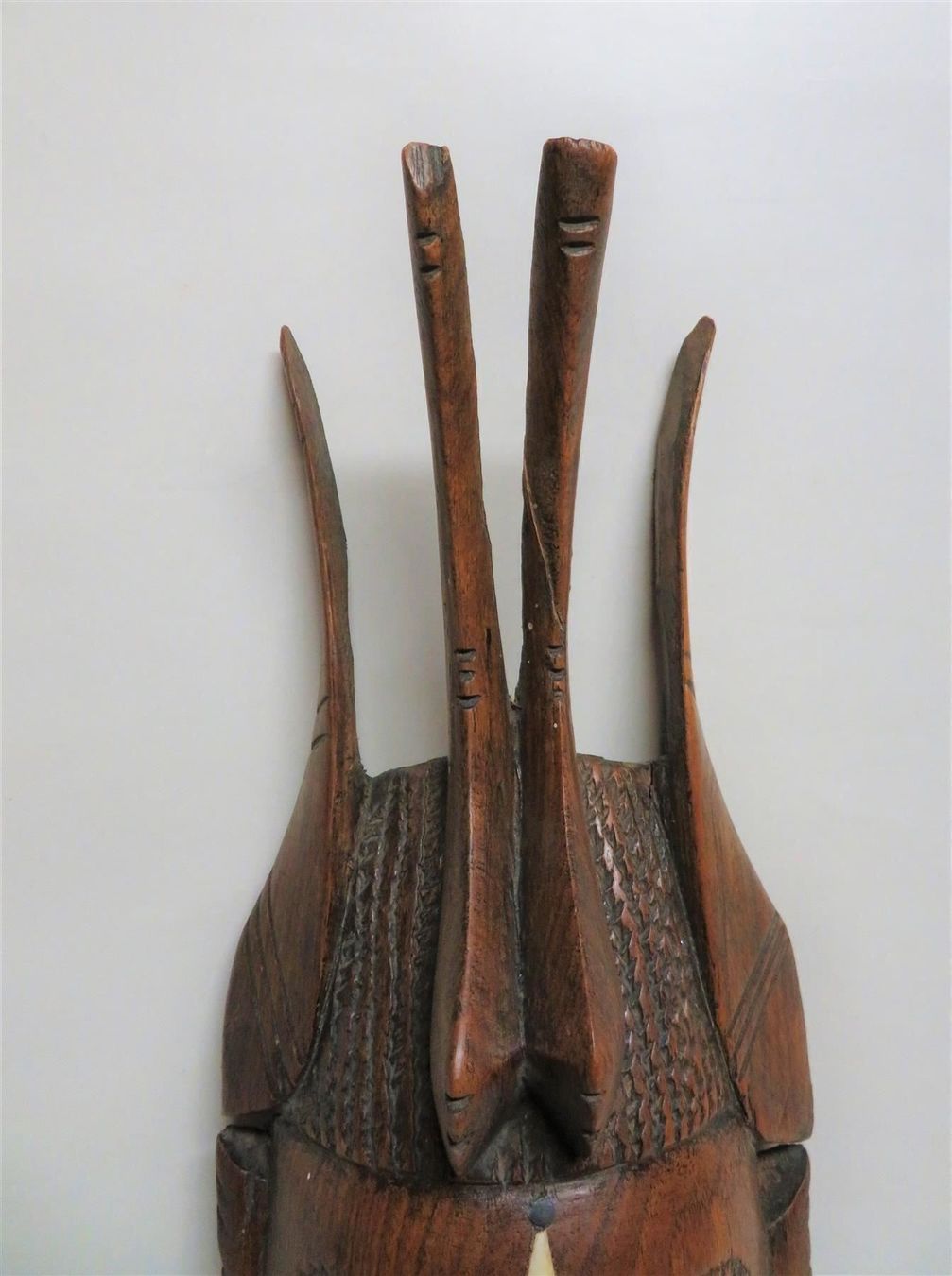 Internationale Kunst: afrikanische Maske Afrika afrikanische Kunst Stammeskunst – Gebraucht aus Tüscherz-Alfermée von Newpad 2