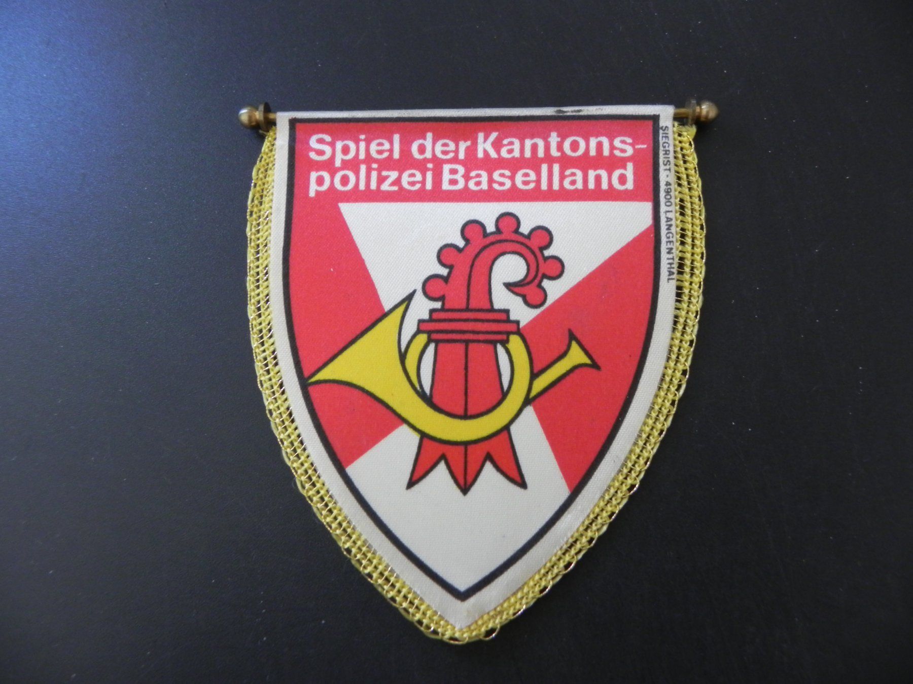 Spille & Fermagli: Alter Wimpel Spiel Kantonspolizei Baselland – Usato da Biel/Bienne venduto da Gogolozi