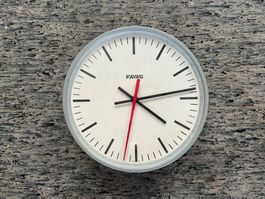 Wanduhr FAVAG Neuchatel Switzerland 24V Alugehäuse