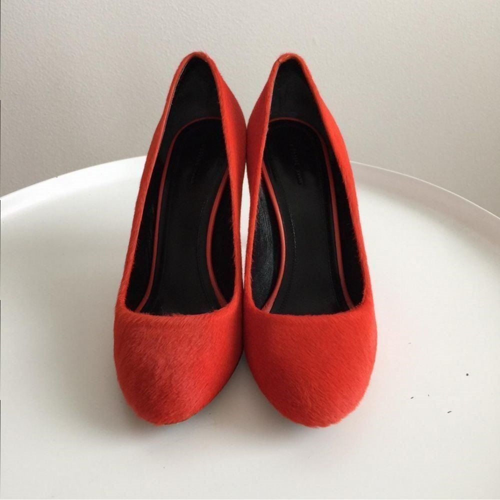 Celine Scarpe da donna: Celine Pumps Kalbsleder pony-optik Gr.38 – Usato da Brütten venduto da Style-Snob 1