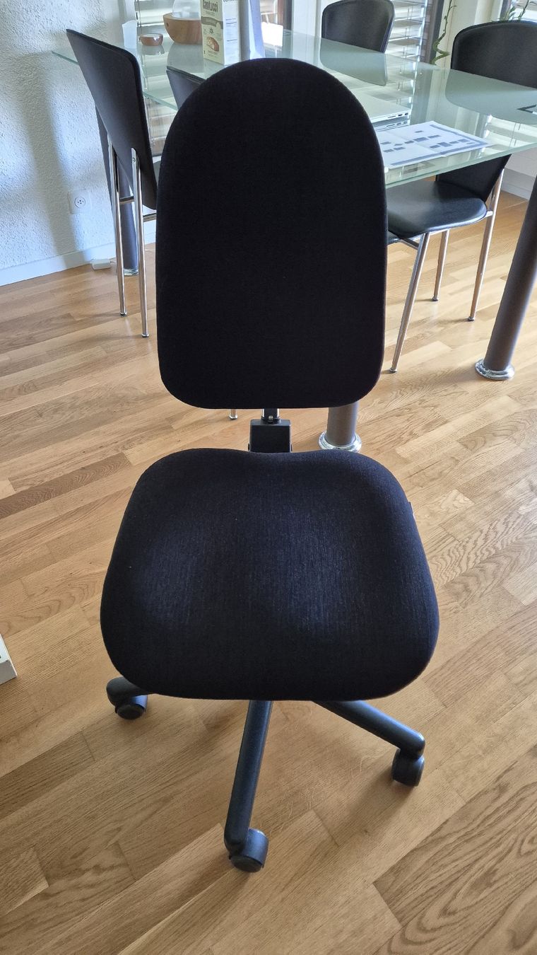 Stühle: Bürostuhl ohne Armlehnen – Gebraucht aus Worb von adriluc75