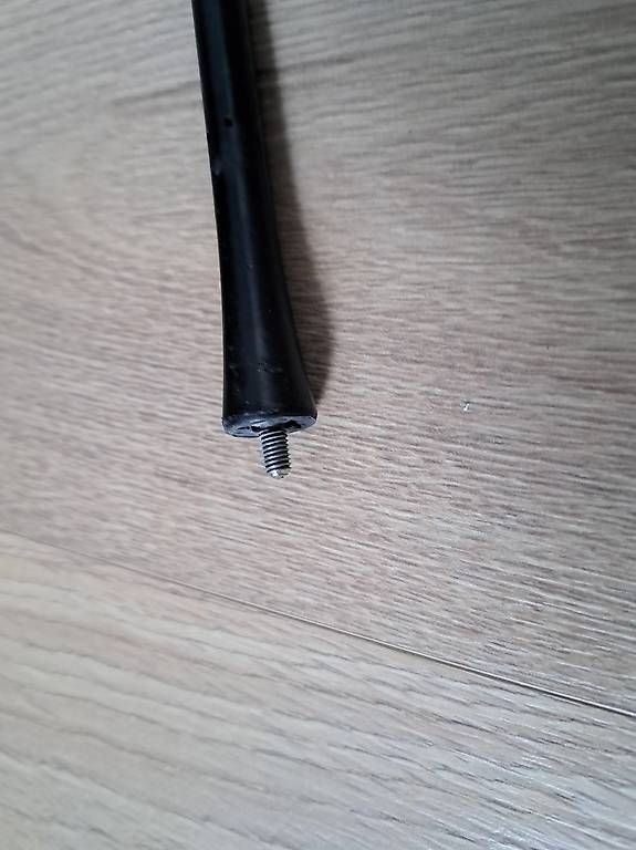 Toutes les pièces auto: Radioantenne VW Golf IV – D'occasion à Küsnacht ZH par fh66