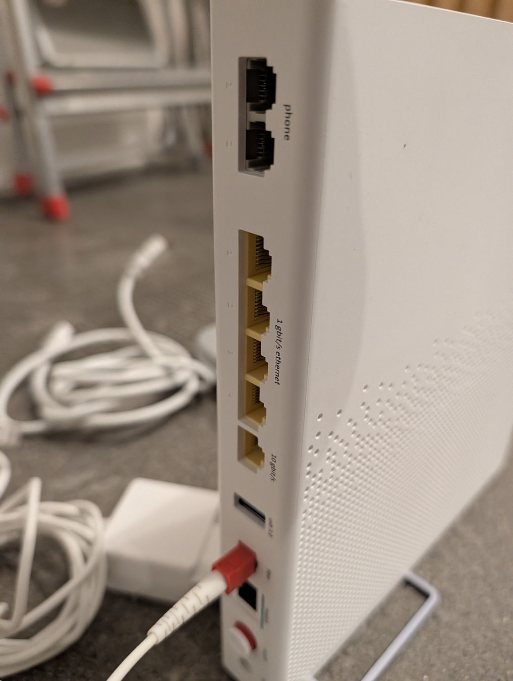 Swisscom Modem & Router: Swisscom Internet-Box 4 + TV Box with Remote, Used – Usato da Zürich venduto da jor_68rp 3