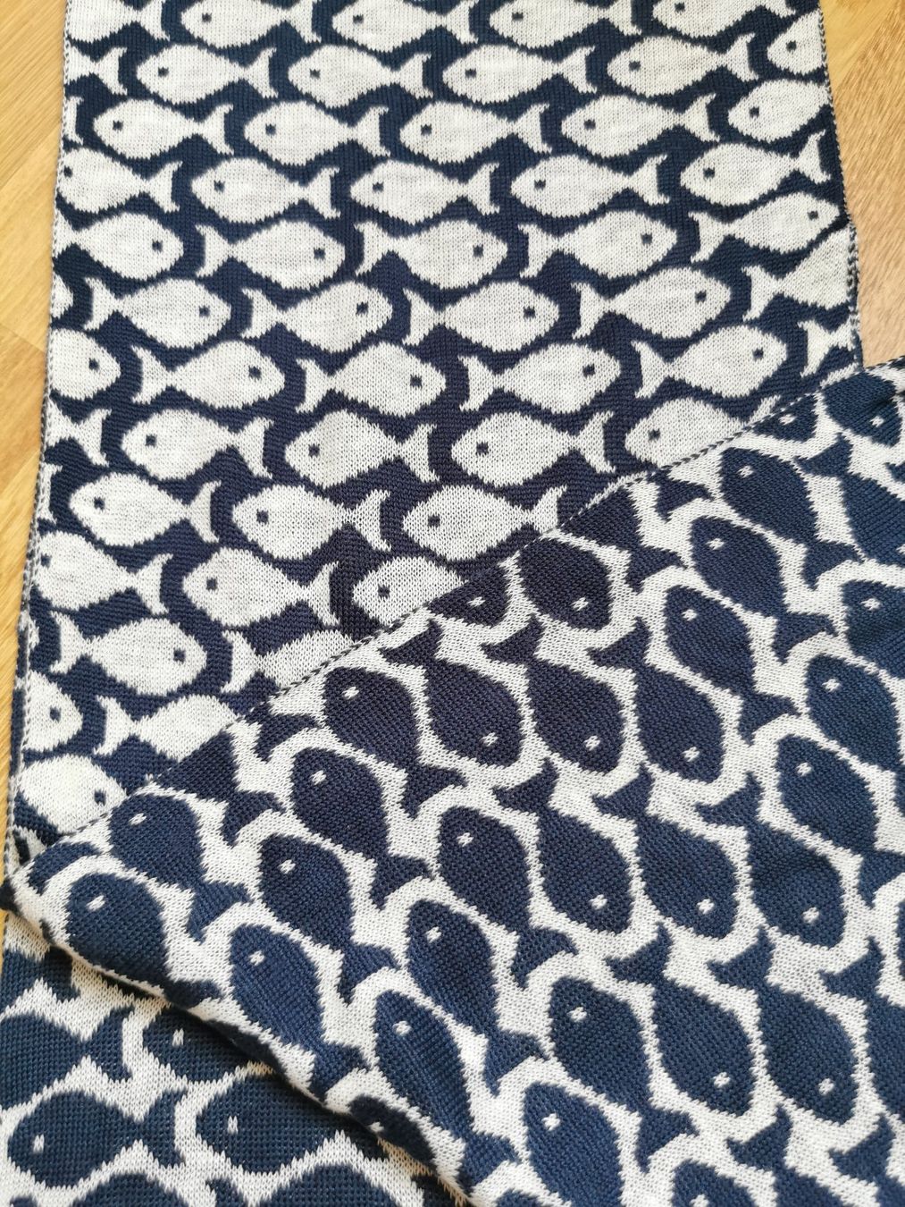 Foulard & Sciarpe: Zweifarbiger Schal von McKernan – Nuovo (secondo la descrizione) da Birsfelden venduto da dsc_f8gx