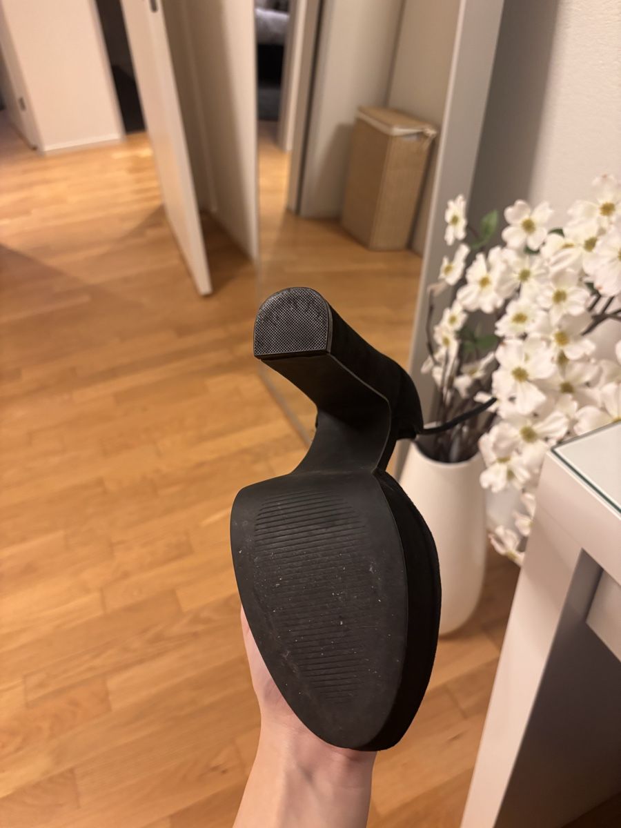 Scarpe da donna: High Heels schwarz mit Plateau – Nuovo (secondo la descrizione) da Hunzenschwil venduto da sofiasm3 2