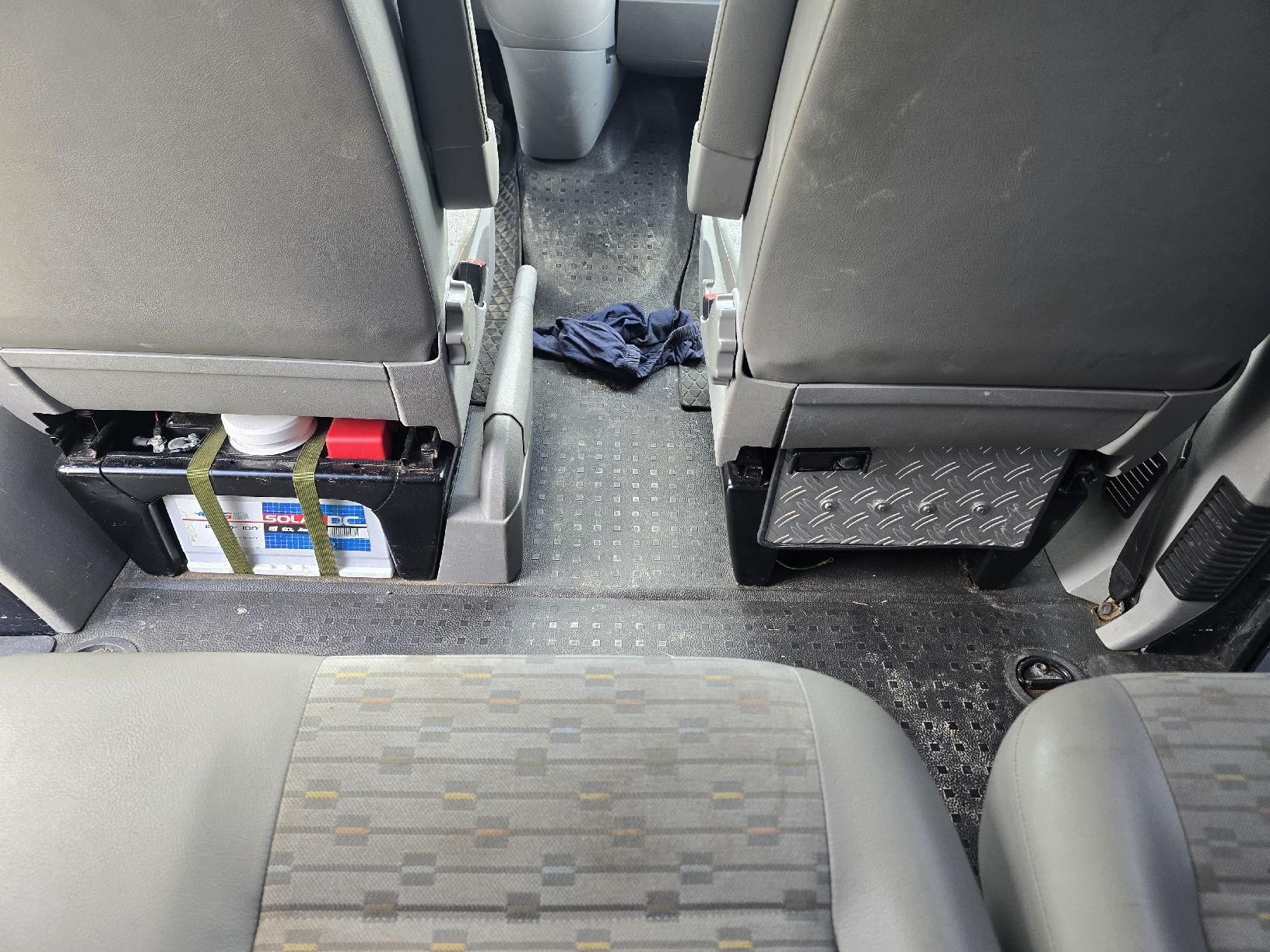 VW Autos: VW T5 8 Plätze, Standheizung... – Gebraucht aus Wädenswil von obu74 7