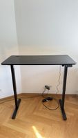 Höhenverstellbarer Tisch / Schreibtisch