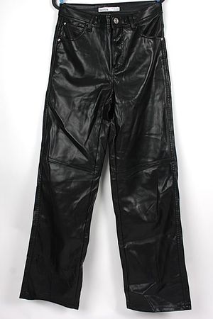 BERSHKA Kunstlederhose schwarz Gr. S