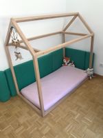 Montessori Hausbett mit Lattenrost, Matratze & Bettrolle