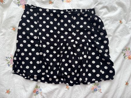 Mini jupe d'été H&M Divided à pois, taille 38