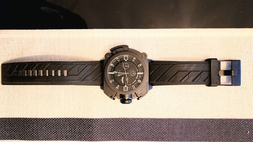 Montre à Quartz Vintage Club Français Du Vin - Cadran Blanc, Bracelet Cuir Marron - Occasion