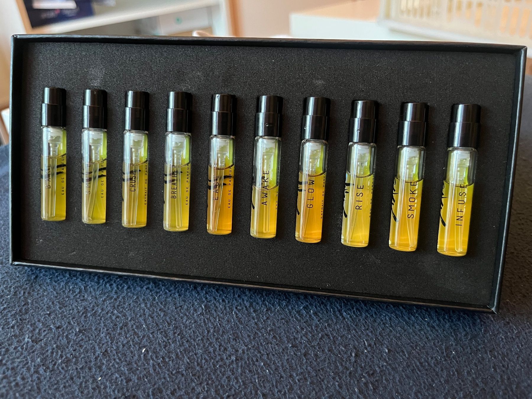 Parfum & Eau de Toilette: Akro Perfume Discovery Set neuwertig – Gebraucht aus Zürich von fraubaur 2