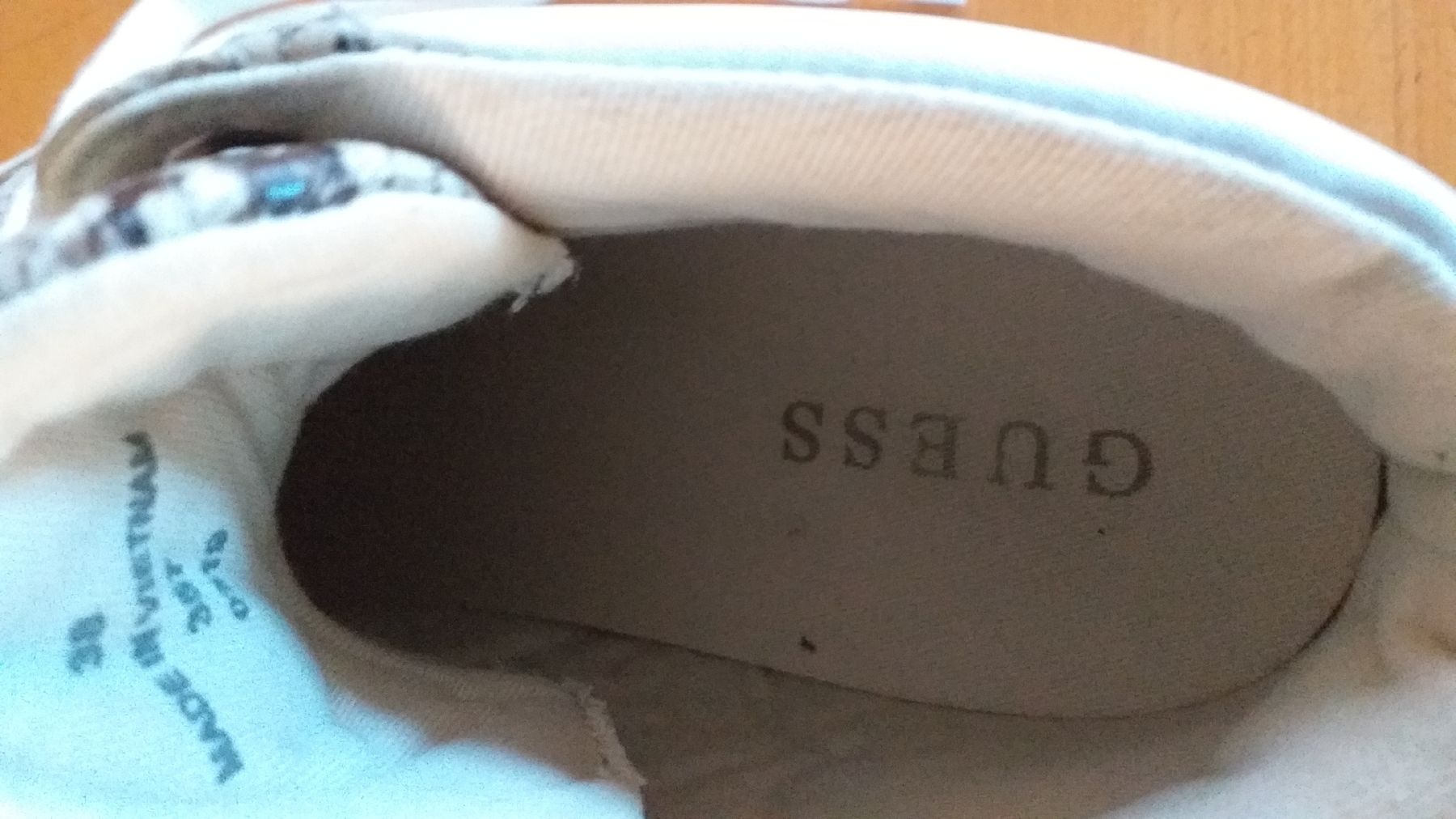 Guess Scarpe da donna: Guess Sneakers – Usato da Wünnewil venduto da 04Blume 2