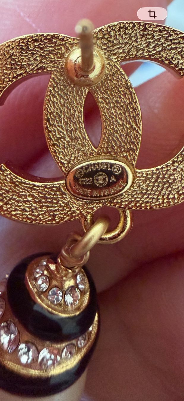 Chanel Orecchini pendenti & Orecchini a lobo: Chanel CC Drop Earrings mit Perlen – Nuovo (secondo la descrizione) da luzern venduto da 1Mery 5
