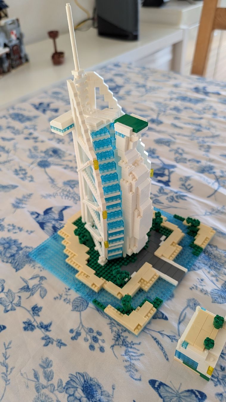 Lego Giocattoli: Burj al Arab Klemm Bausteine Set – Usato da Reinach BL venduto da Chasperli