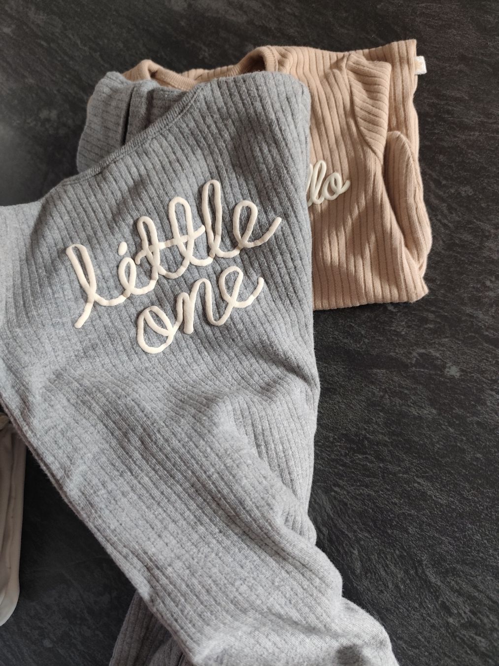 Lotti & Set di vestiti: lot pyjamas 1mois – Nuovo (secondo la descrizione) da Martigny venduto da Vintage-23 7