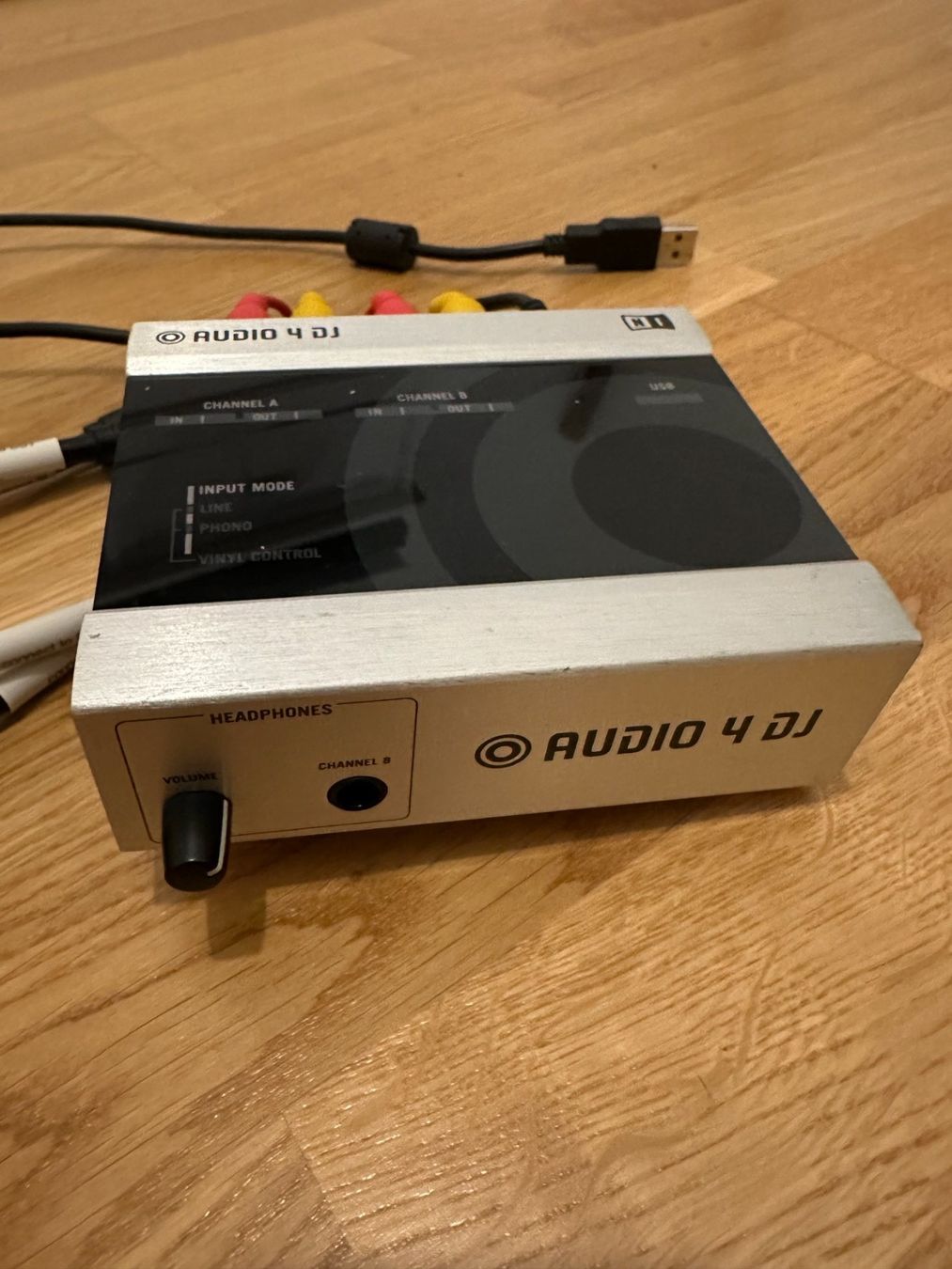 Sonstige Elektronik: Native Insstruments audio 4 DJ inkl. timecode vinyl + CD's – Gebraucht aus Baden von
