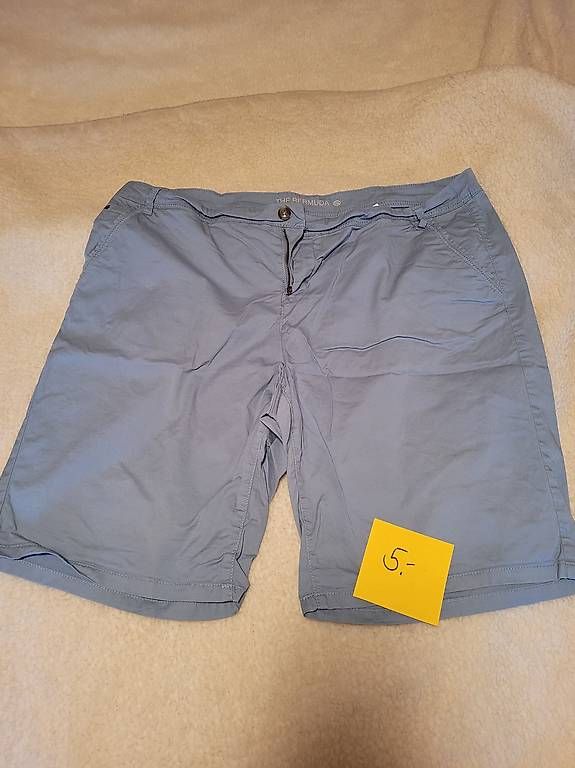 Pantalons: Kurze Hosen Gr.48 – D'occasion à Iseltwald par Bone011 1